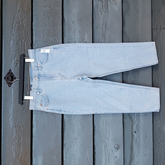 GAP Light Indigo Wash Sky High Waisted Rise Mom Jeans sz 31/12 Short NEW Women's - Picture 5 of 15